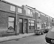 880210 Gezicht op de voorgevels van de woningen Krijtstraat 27-lager te Utrecht.